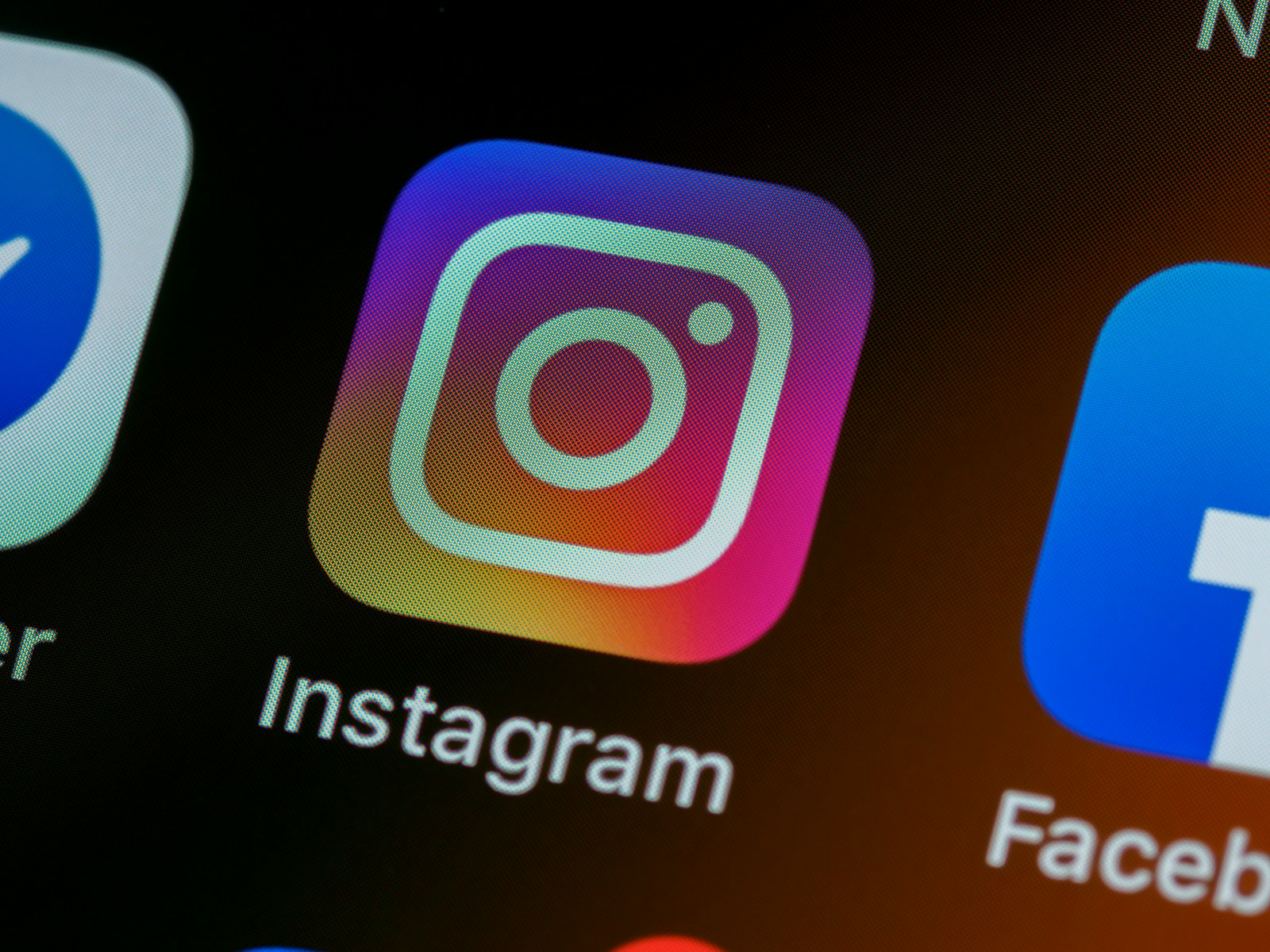 Curtidas Brasileiras no Instagram: por que a origem do público muda sua taxa de engajamento
